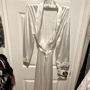 S/m White long robe